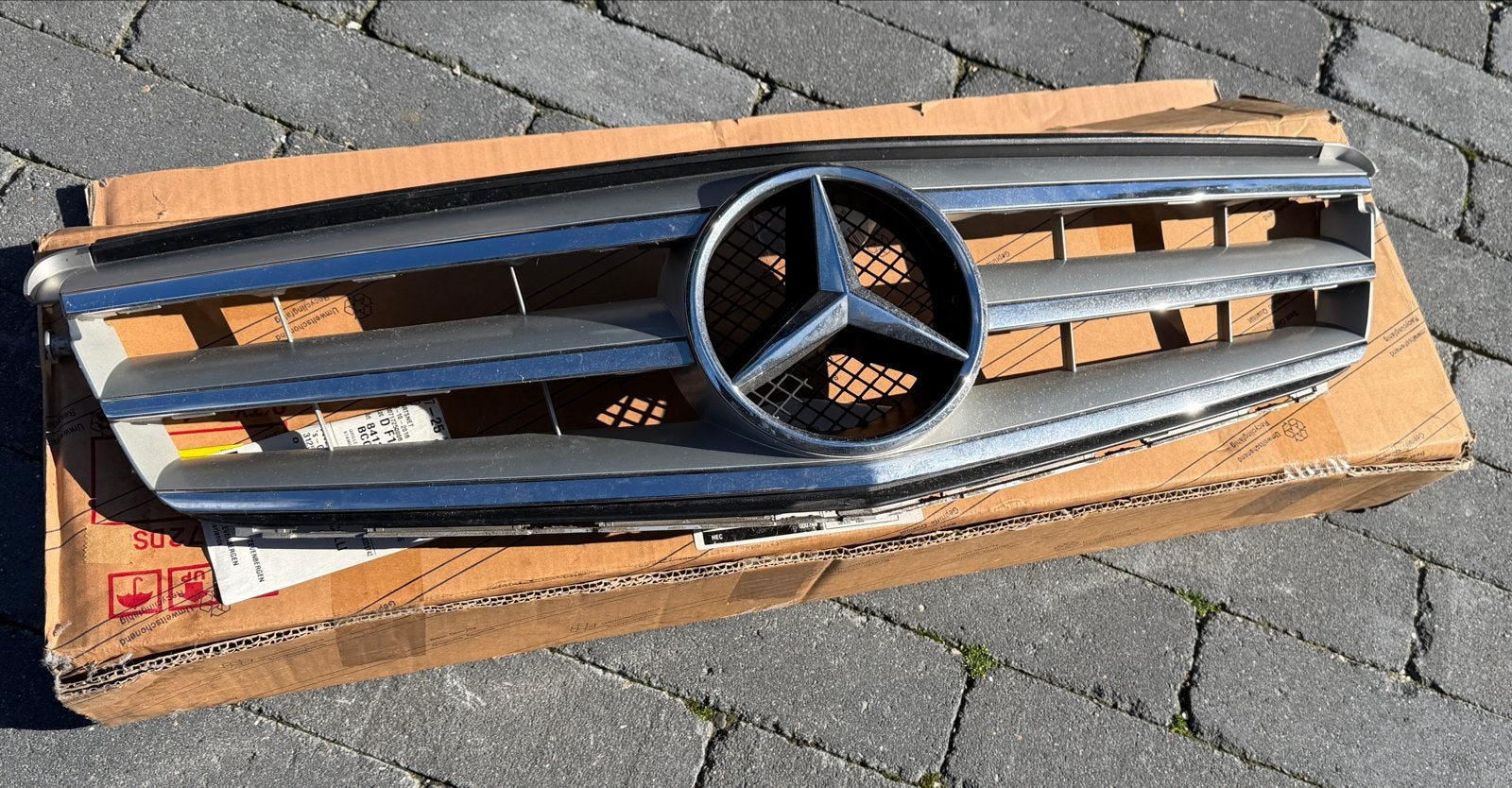 Grill Avant-Garde W204 Mercedes C-klasse A2048800023, Gebruikt, Voor, Mercedes-Benz, Ophalen of Verzenden