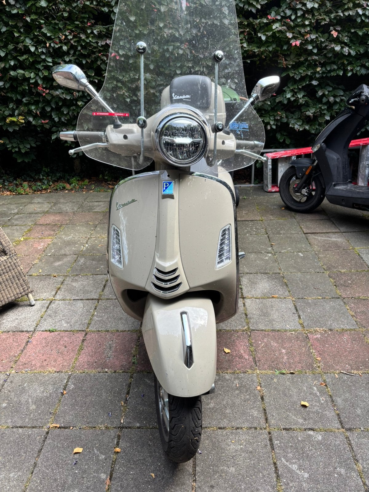 Vespa GTS 300 HPE 2024 –A1 Kenteken Beige – Zeer nette staat, Ophalen, Overige modellen, Zo goed als nieuw, Benzine