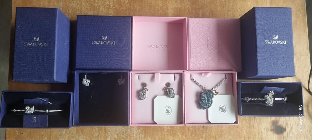 Swarovski Sieraden Set: Oorbellen & Armband, Sieraden, Tassen en Uiterlijk, Oorbellen, Zo goed als nieuw, Knopjes of Stekers, Overige materialen
