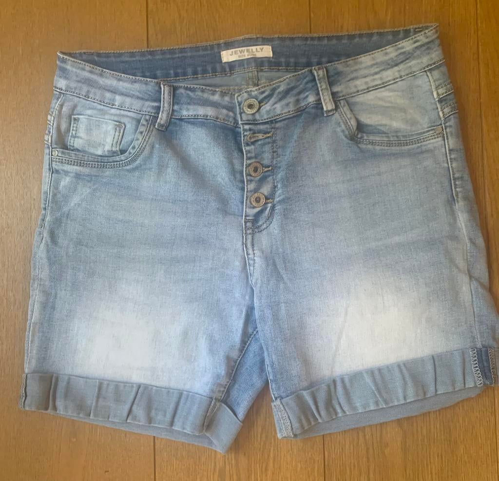 Jewelly korte jeans maat 42, Kleding | Dames, Spijkerbroeken en Jeans, Ophalen of Verzenden, Zo goed als nieuw, Blauw, W33 - W36 (confectie 42/44)