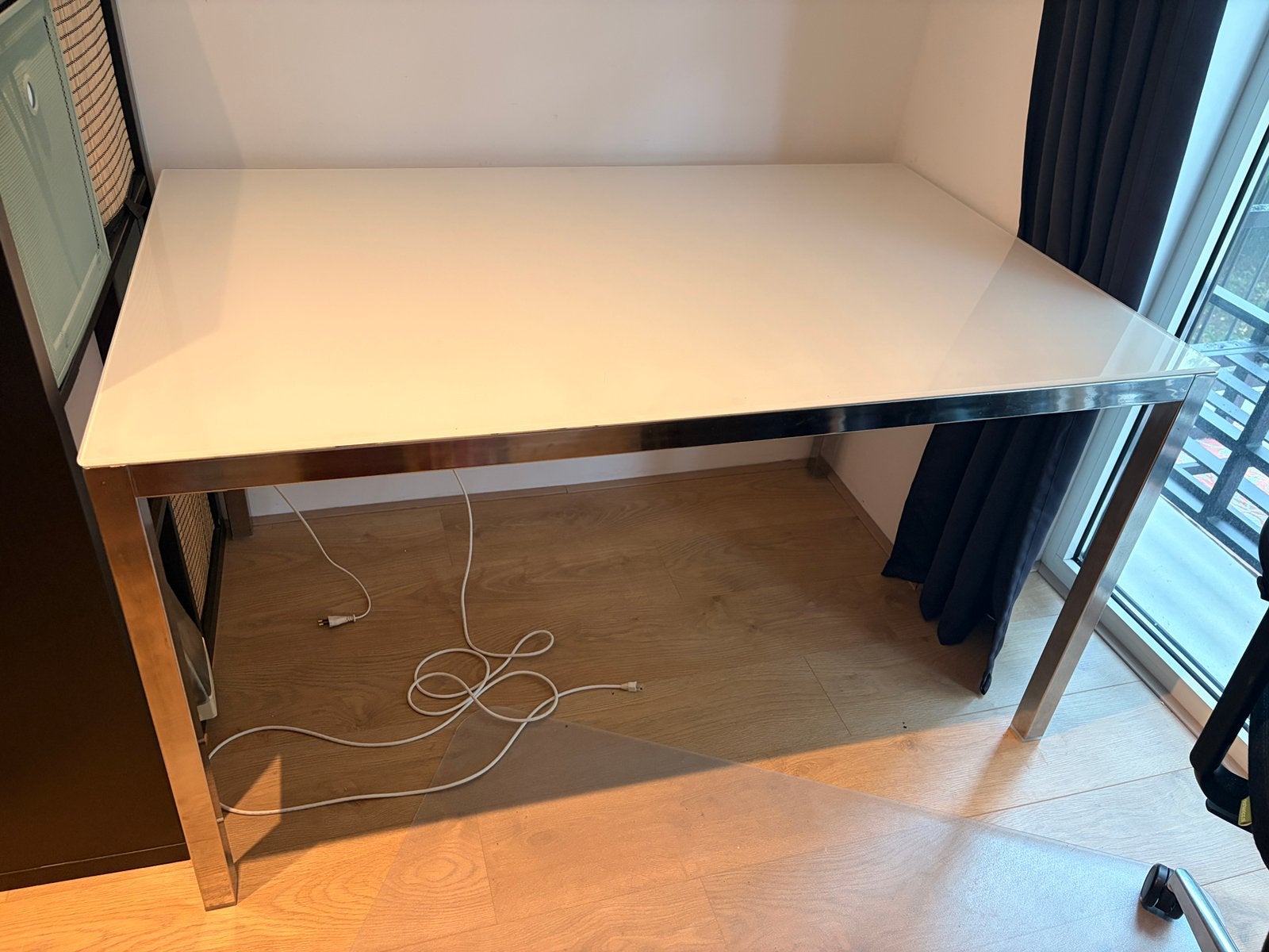 Witte eettafel of bureau 135x85x74,5 gratis op te halen, Huis en Inrichting, Tafels | Eettafels, Ophalen, Gebruikt, 100 tot 150 cm
