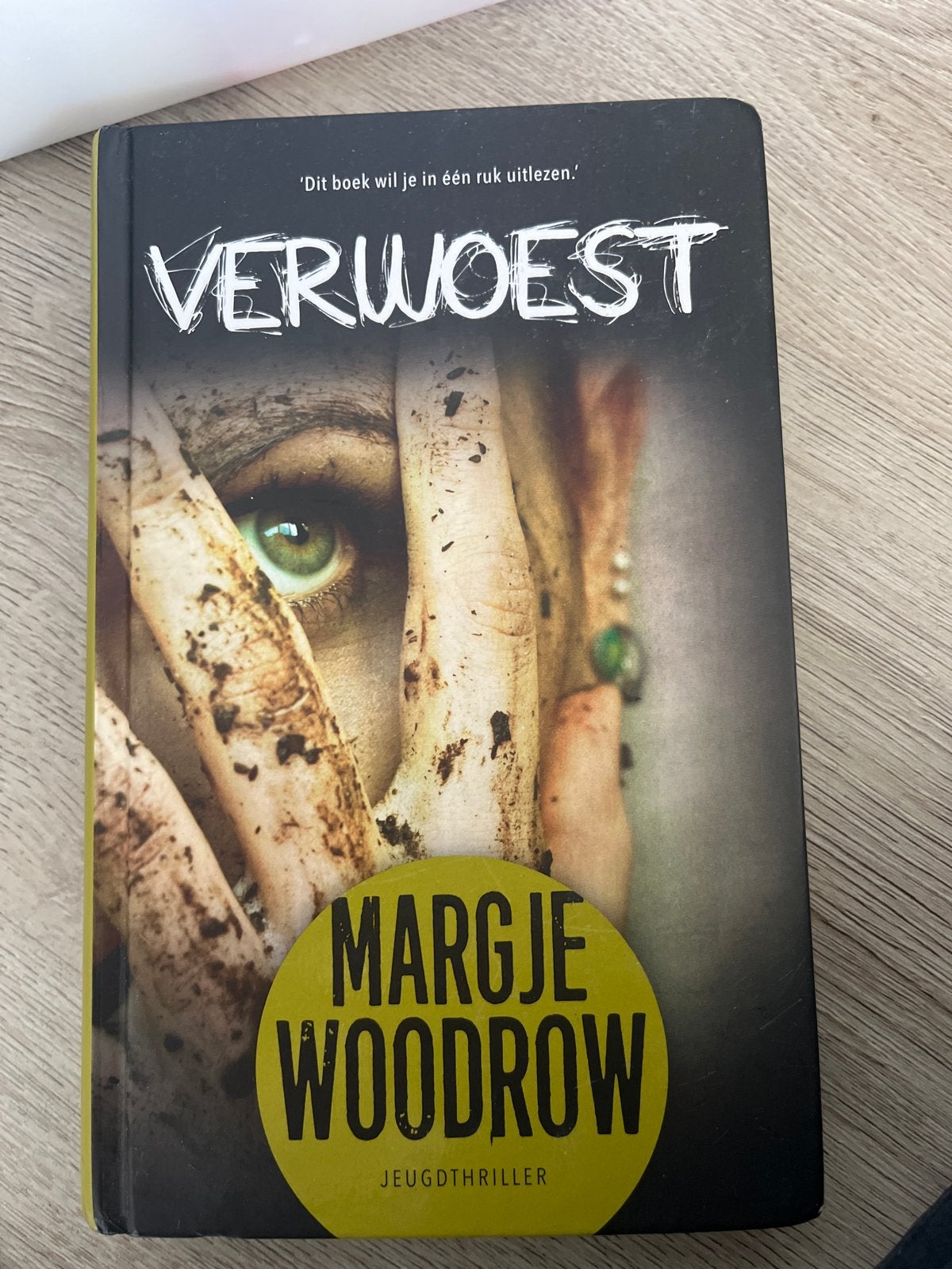 Verwoest - Jeugdthriller van Margje Woodrow, Ophalen, Gelezen, Nederland