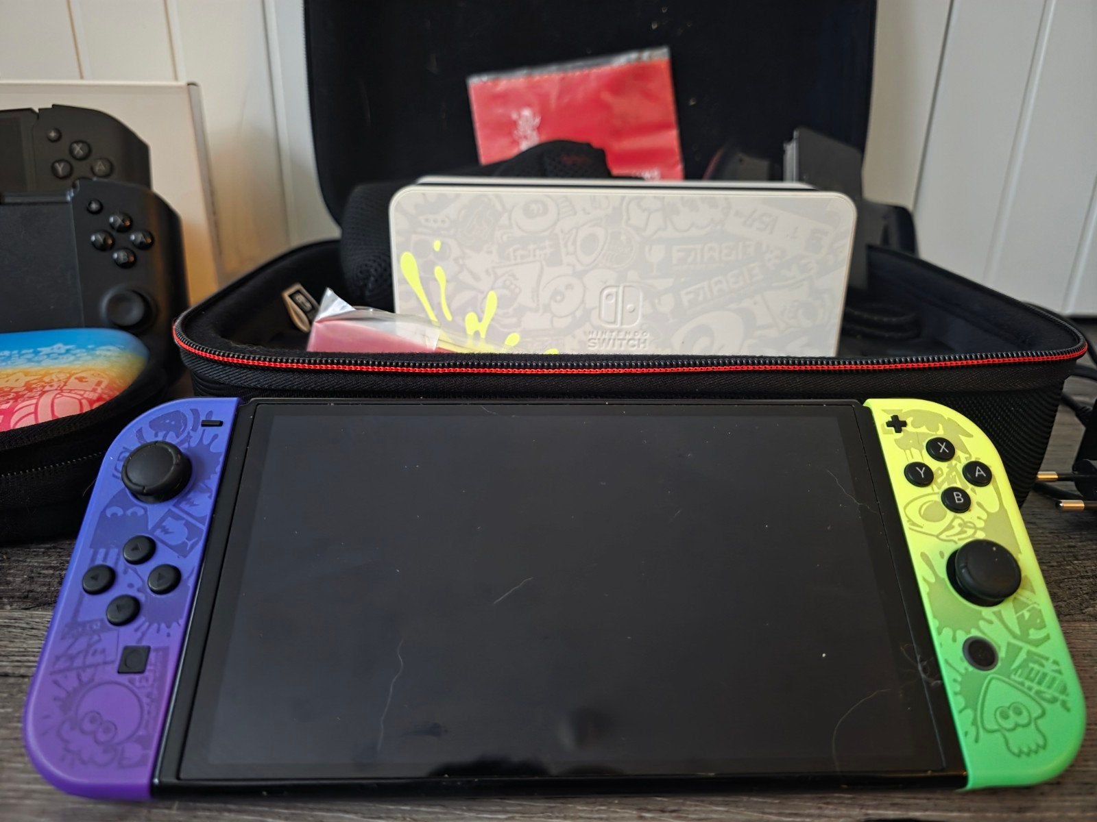Nintendo Switch OLED (Splatoon) met complete accessoires set, Ophalen of Verzenden, Zo goed als nieuw, Met 2 controllers, Switch OLED