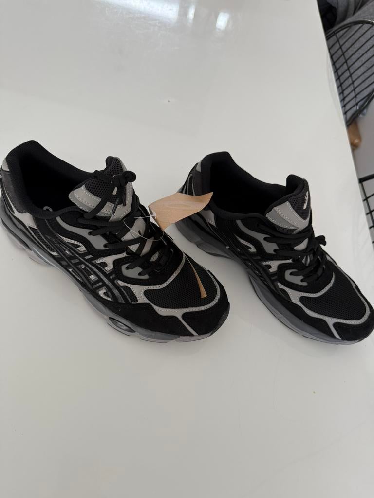 Te koop asics, Hardloopschoenen, Nieuw, Ophalen of Verzenden, Overige sporten