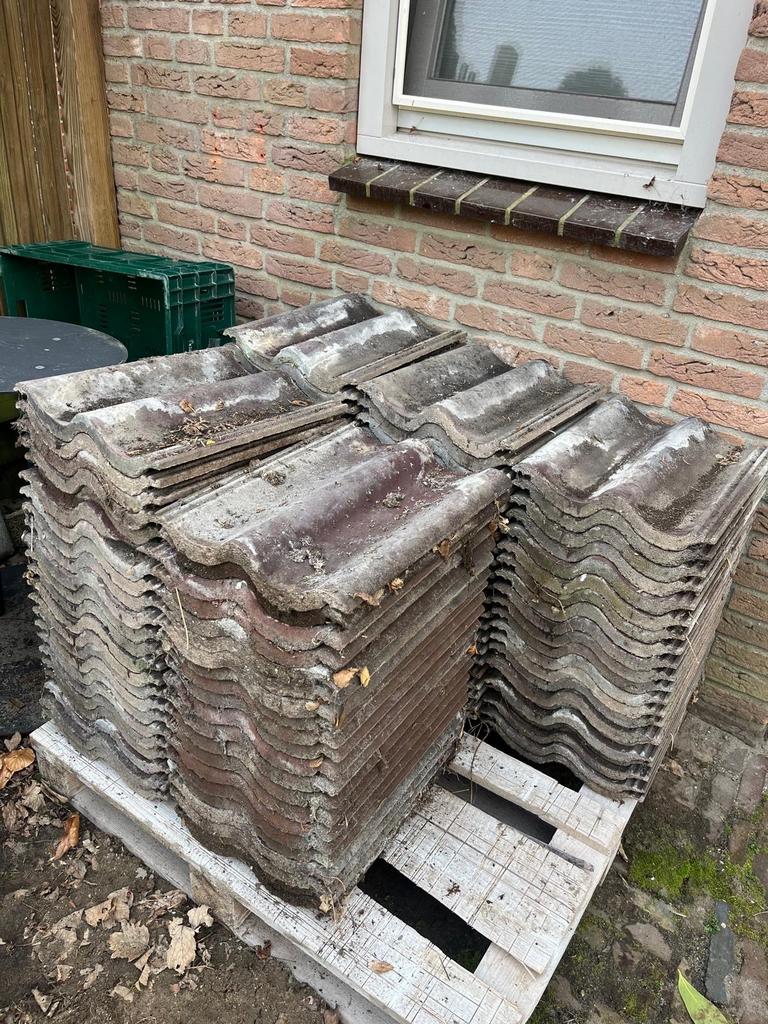 Gebruikte betonnen dakpannen ongeveer 80 stuks, Doe-het-zelf en Verbouw, Dakpannen en Dakbedekking, Ophalen, Overige materialen