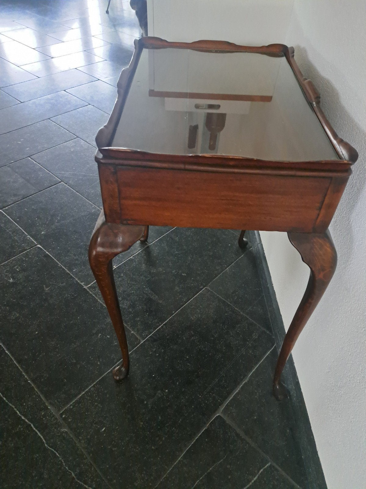 Antieke bijzettafel, Ophalen