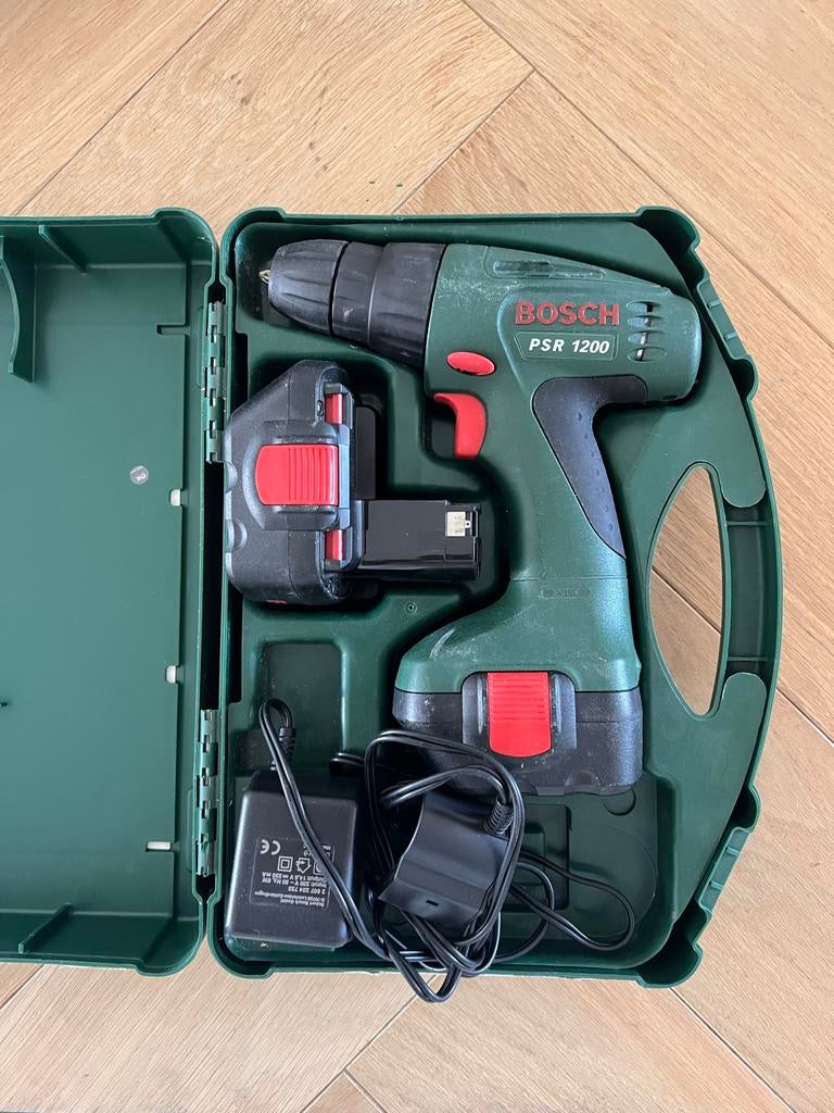 Bosch PSR 1200 Accuboormachine met koffer en lader, Ophalen, Variabele snelheid, Minder dan 400 watt, Zo goed als nieuw