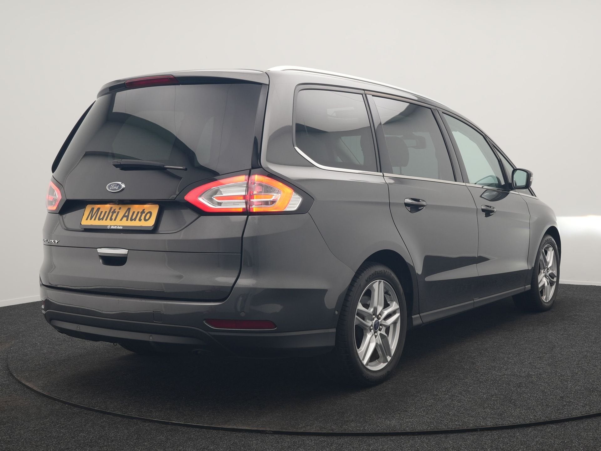 Ford Galaxy 2.0 Titanium Automaat 7 Persoons 241pk Dealer O., Dealer onderhouden, 1733 kg, Zwart, 4 cilinders