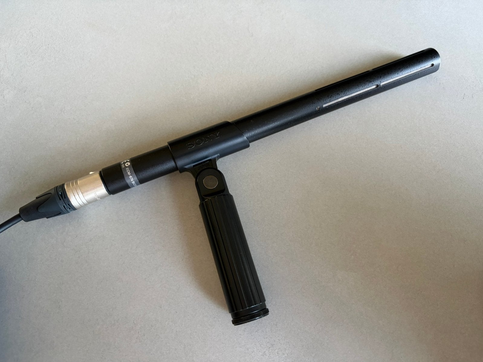 Sony ECM-674 shotgunmicrofoon, Ophalen of Verzenden, Zo goed als nieuw, Studiomicrofoon