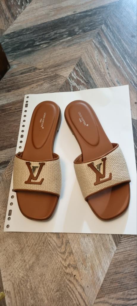 Louis Vuitton Slippers Maat 37 - Nieuw, Slippers, Bruin, Ophalen of Verzenden, Louis Vuitton