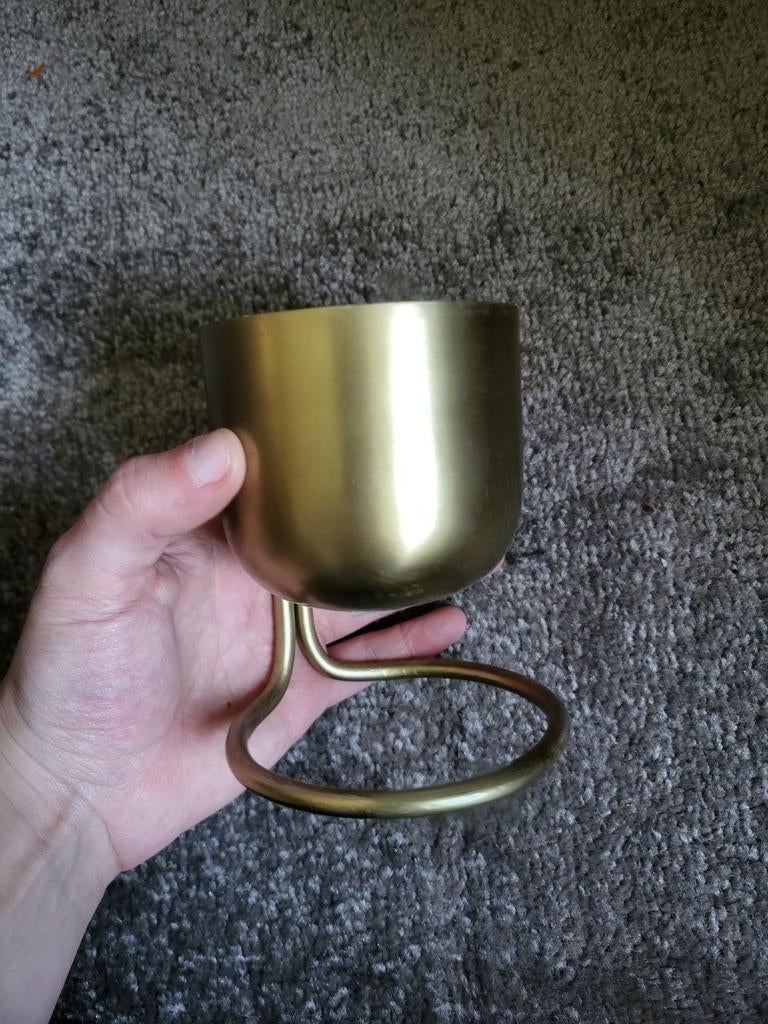 Gouden plantenpot met standaard, Tuin en Terras, Bloempotten, Ophalen of Verzenden, Rond, Metaal, 40 tot 70 cm