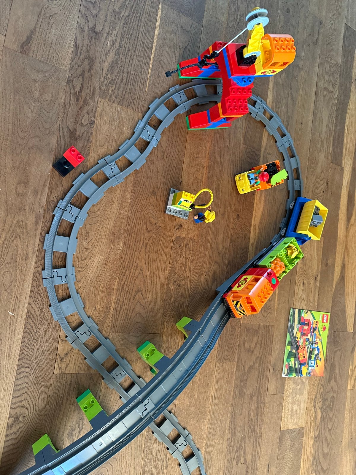 Foto 8 van Duplo 10508 Elektrische Trein met Extra Rails