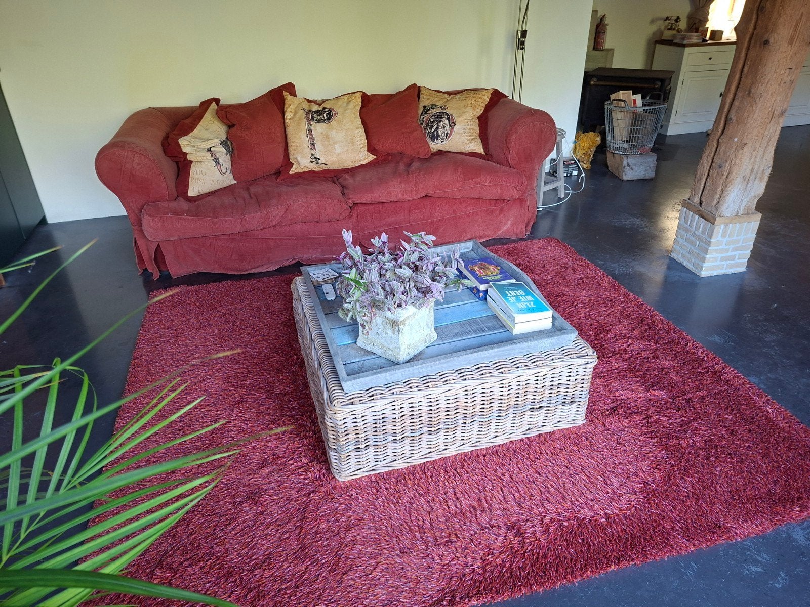Een fijne bordeaux rode relaxbank inclusief kussens, Huis en Inrichting, Ophalen, Gebruikt, Stof, Retro