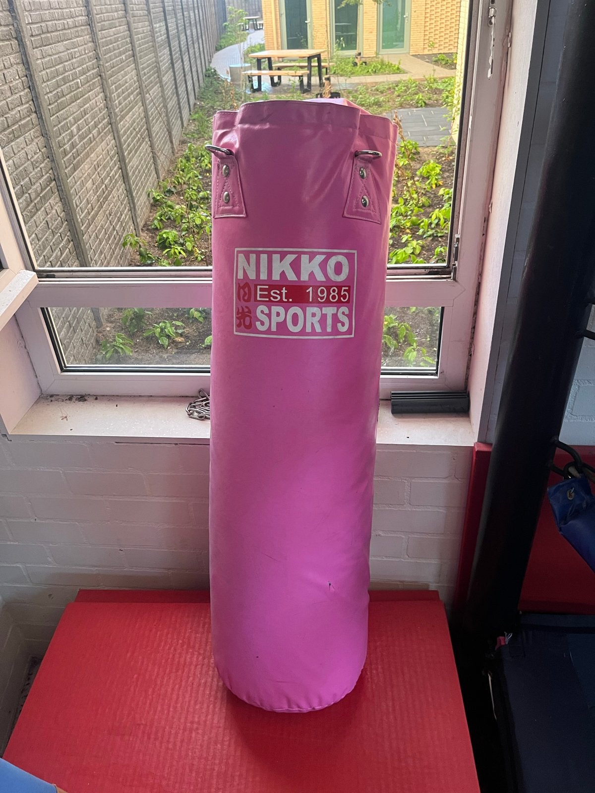 Roze Nikko Sports Bokszak 120cm met klein gaatje, Ophalen, Gebruikt, Vechtsportmateriaal