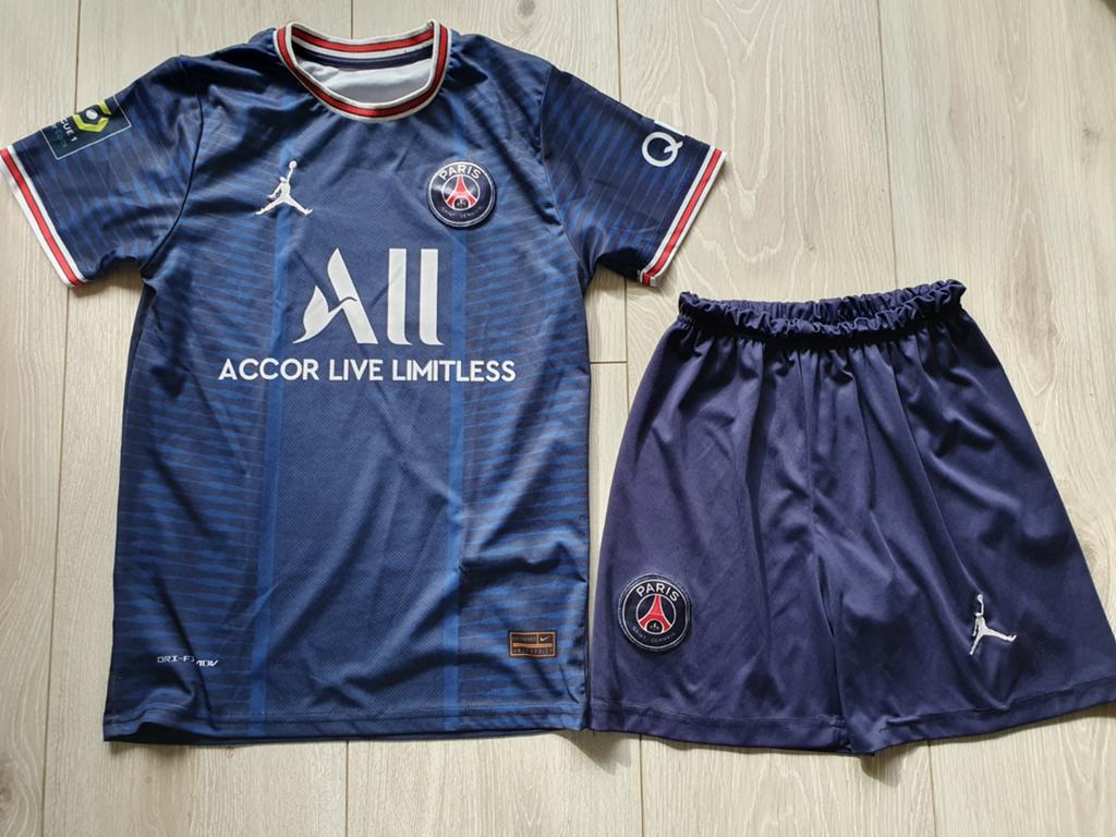 Sporttenue Maat 152/164, Ophalen of Verzenden, Zo goed als nieuw, Jongen, Sport- of Zwemkleding
