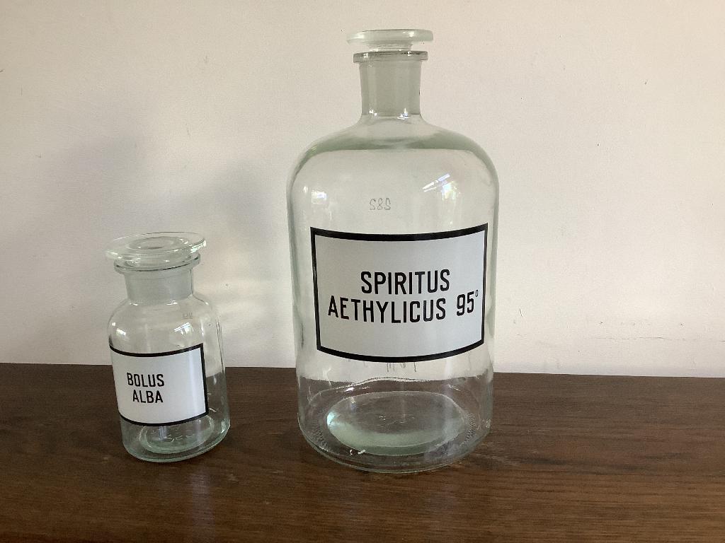 Apothekersfles, met geslepen dop, 2 stuks 14 en 26 cm hooG, Ophalen