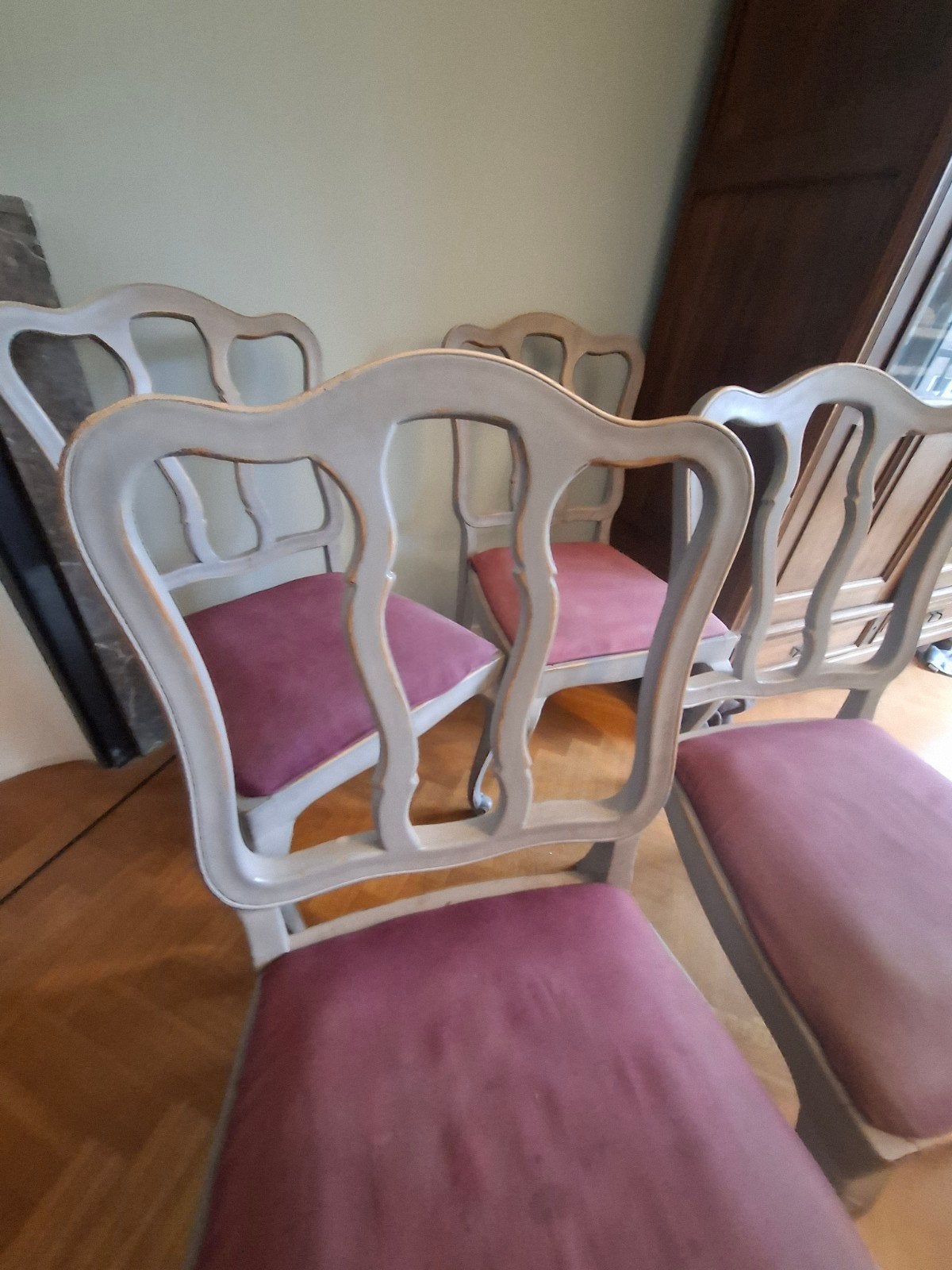 Vier mooie houten grijze brocante antieke landelijke stoelen, Ophalen of Verzenden, Gebruikt, Grijs
