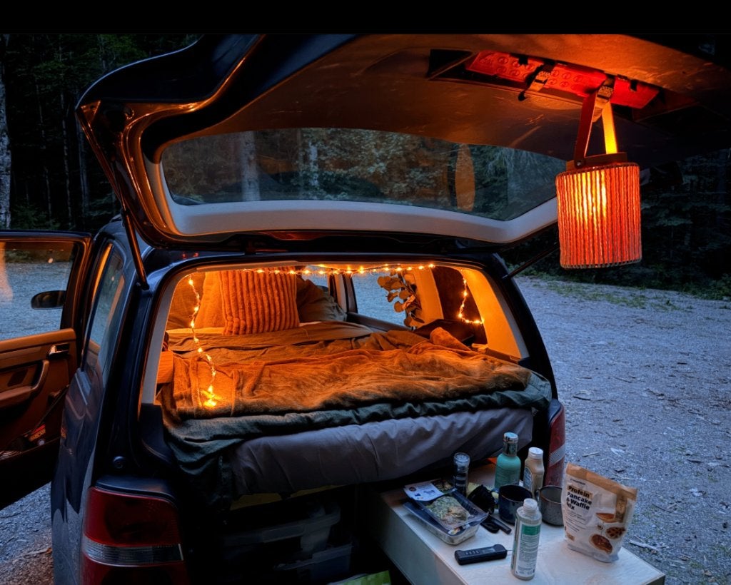 Volkswagen Touran 1.6 Mini Camper | 2 personen | 190 cm bed, Auto's, 1402 kg, 4 cilinders, Handgeschakeld, Particulier