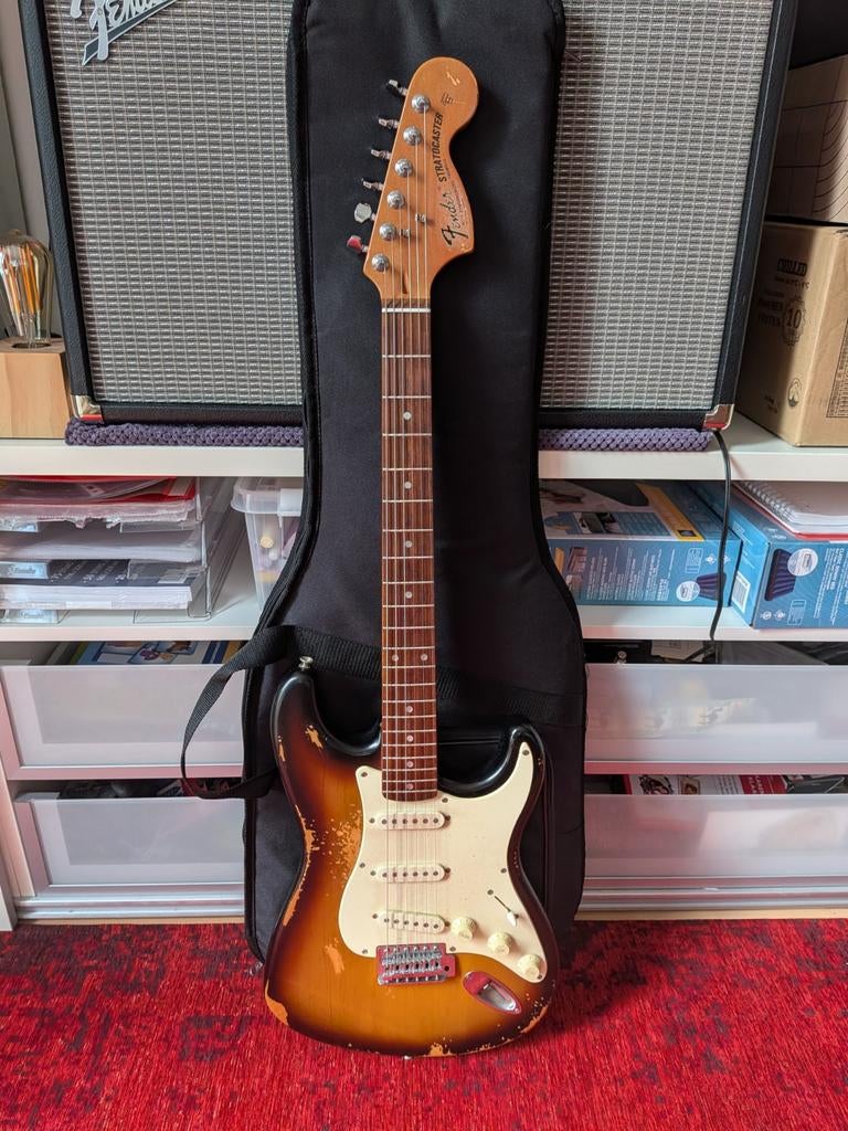 Squier Fender Stratocaster relic met upgrades, Muziek en Instrumenten, Ophalen, Gebruikt, Solid body, Fender