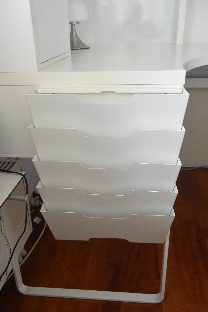 Kvissle Ikea tijdschriftenhouder metaal wit 45 x 33.5 cm, Diversen, Bureau-accessoires, Ophalen of Verzenden, Zo goed als nieuw
