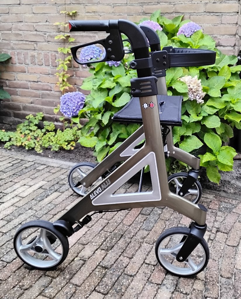 rollator Alevo Country champagne, Ophalen, Opvouwbaar, Zo goed als nieuw