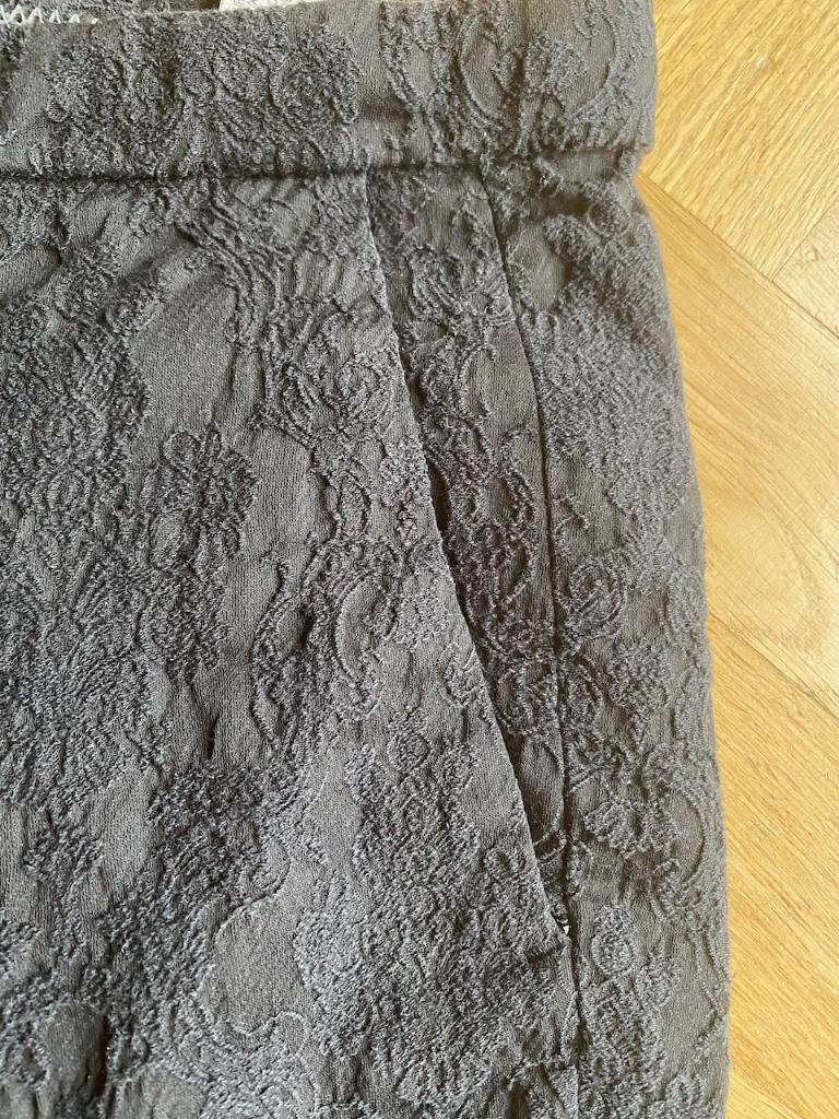 7/8 chino broek Zara zwart met ingeweven bloemen mt 36/38, Ophalen of Verzenden, Driekwart, Maat 36 (S), Gedragen