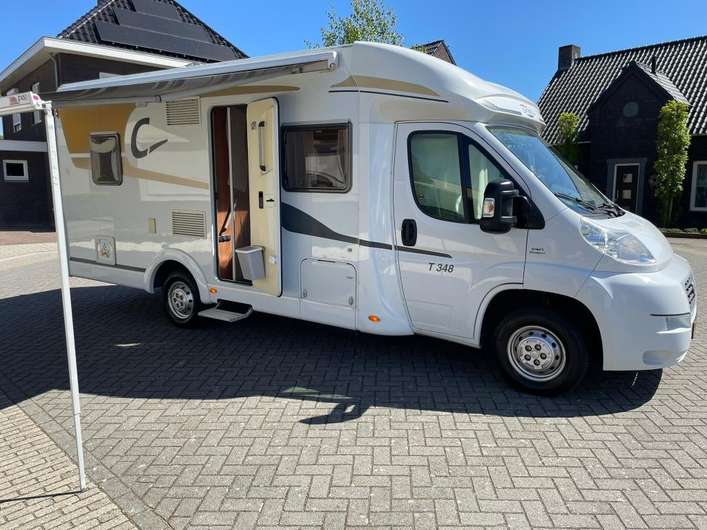 Carado T348 2013 | Lichtgewicht | Ruime badkamer, Caravans en Kamperen, Campers, Ringverwarming, Fiat, 6 tot 7 meter, Bedrijf