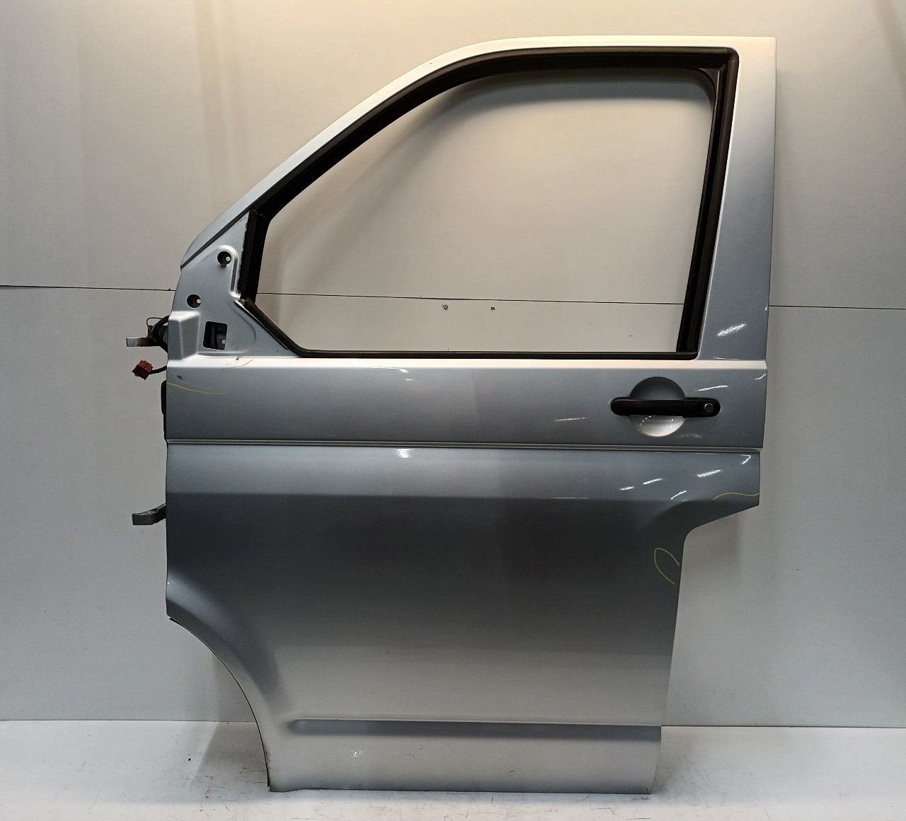 Portier links voor Volkswagen Transporter, Onderdelen@venauto.nl, Van der Ven Autorecycling B.V., Gebruikt, Ettenseweg 76, 4706 PB Roosendaal, The Netherlands
