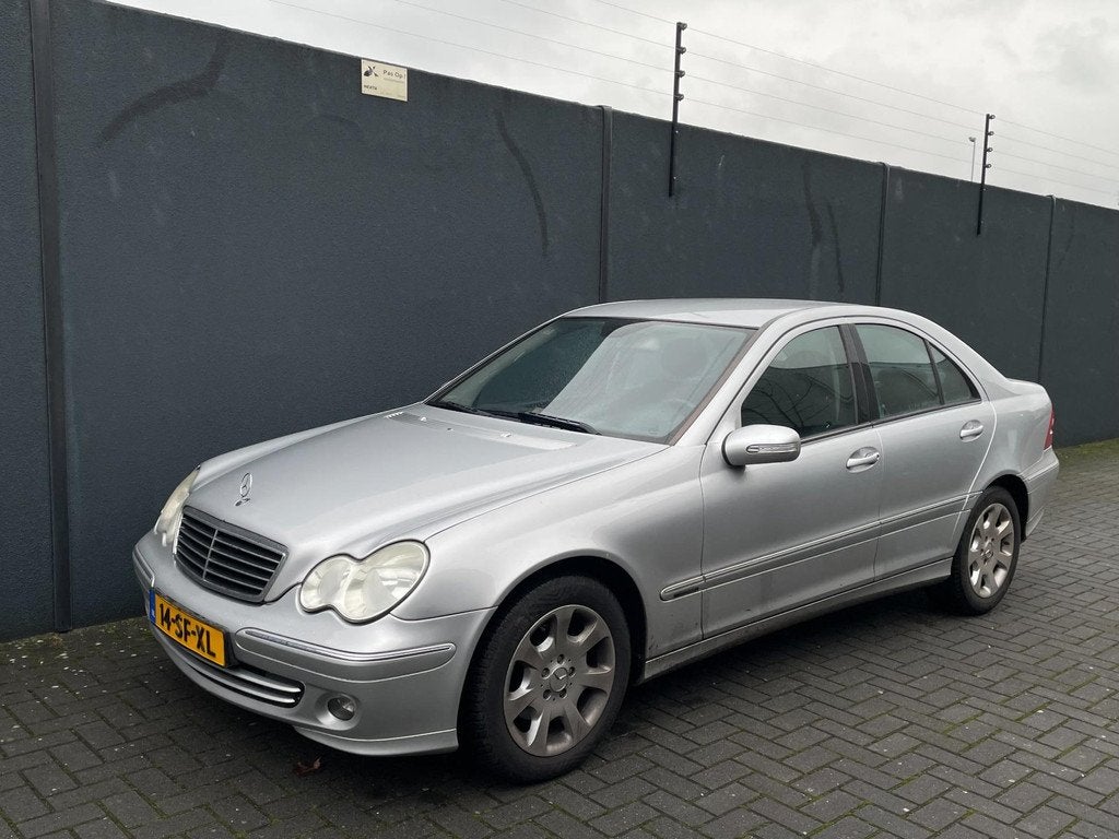 Mercedes-Benz C-klasse 200 K AUTOMAAT-RIJDT GOED-APK 2027!, Automaat, Gebruikt, Zwart, 4 cilinders