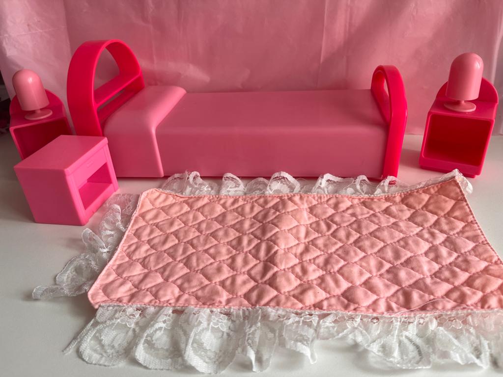 Mattel Barbie Slaapkamer Set - Roze Bed met Nachtkastjes, Ophalen of Verzenden, Gebruikt