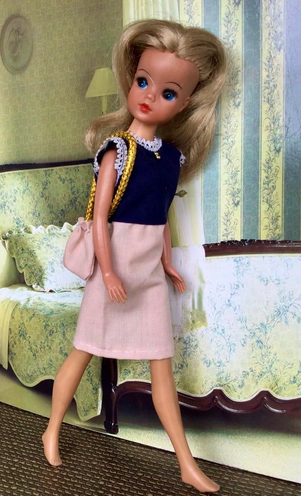 Elegant tijdloos setje voor Sindy, Fleur, Barbie (excl. pop), Verzamelen, Poppen, Ophalen of Verzenden, Zo goed als nieuw, Kleertjes