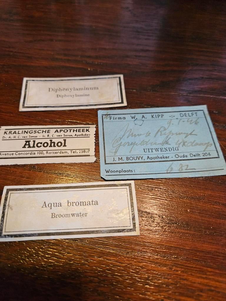 4 Oude Apothekers Etiketten - Vintage Collectie 1946, Ophalen of Verzenden, Zo goed als nieuw