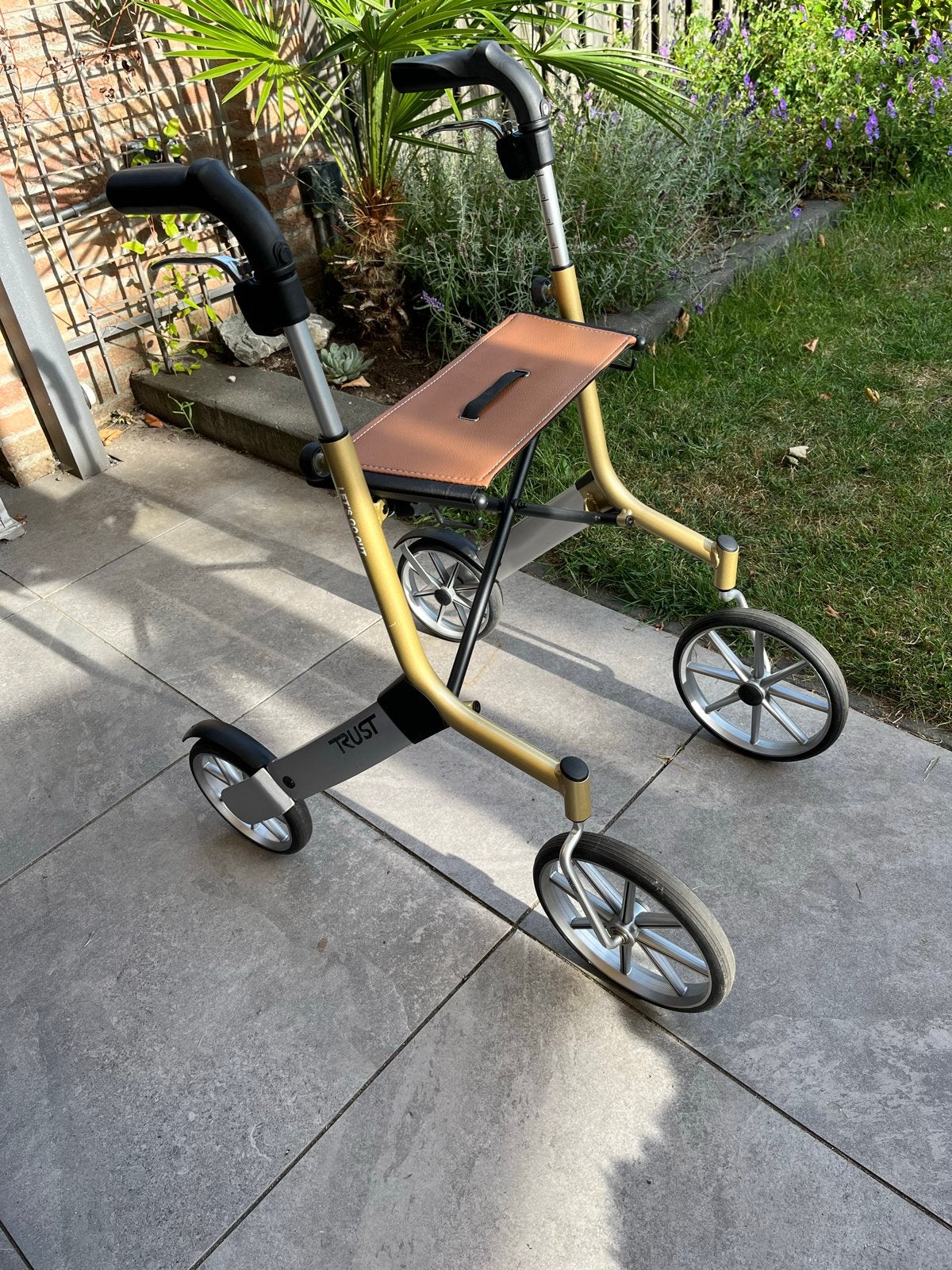 Trust lets go out lichtgewicht design rollator, Ophalen, Opvouwbaar, Zo goed als nieuw