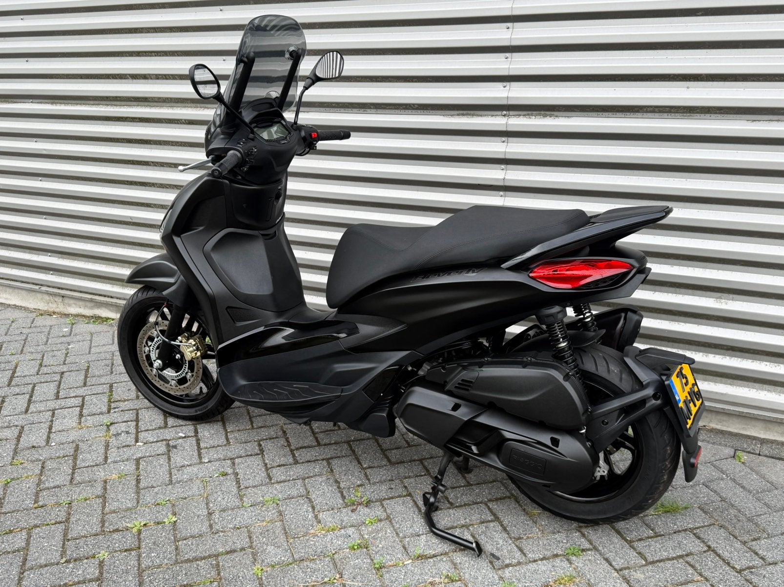 Piaggio Beverly 400 HPE ( 2014 km ! ) 2024  Mat zwart, 400 cc, Occasion, Bedrijf, ABS