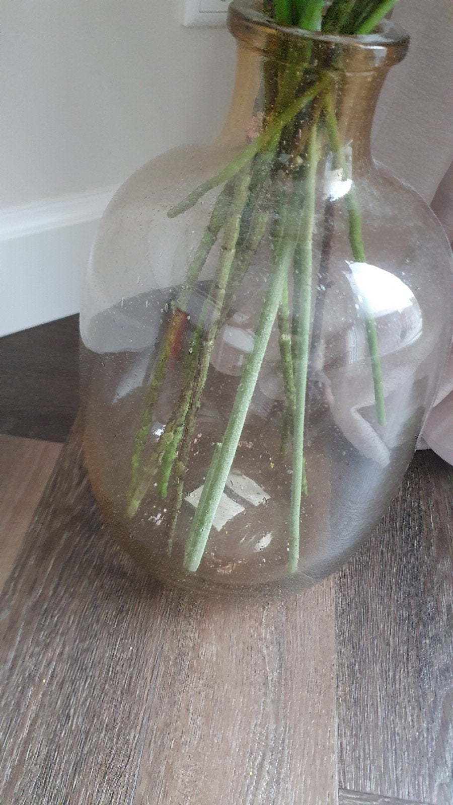 Glazen vaas met kunstbloemen €40, Ophalen, Gebruikt