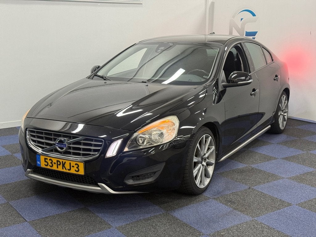 Volvo S60 1.6 T4 / DEALER ONDERHOUDEN / NETTE AUTO / NAVI-MU, Voorwielaandrijving, 15 km/l, Gebruikt, 4 cilinders