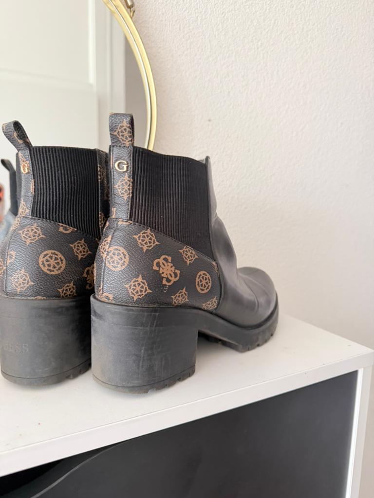 GUESS MAAT 40, Kleding | Dames, Schoenen, Ophalen of Verzenden, Zo goed als nieuw, Zwart, Sneakers of Gympen