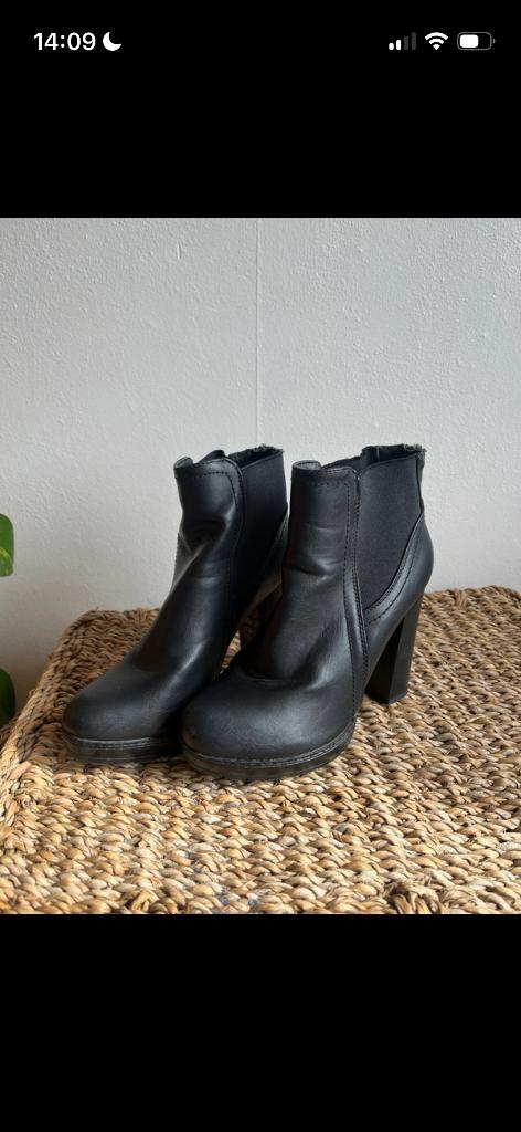 Heel boots, Zwart, Lage of Enkellaarzen, Ophalen of Verzenden, Zo goed als nieuw