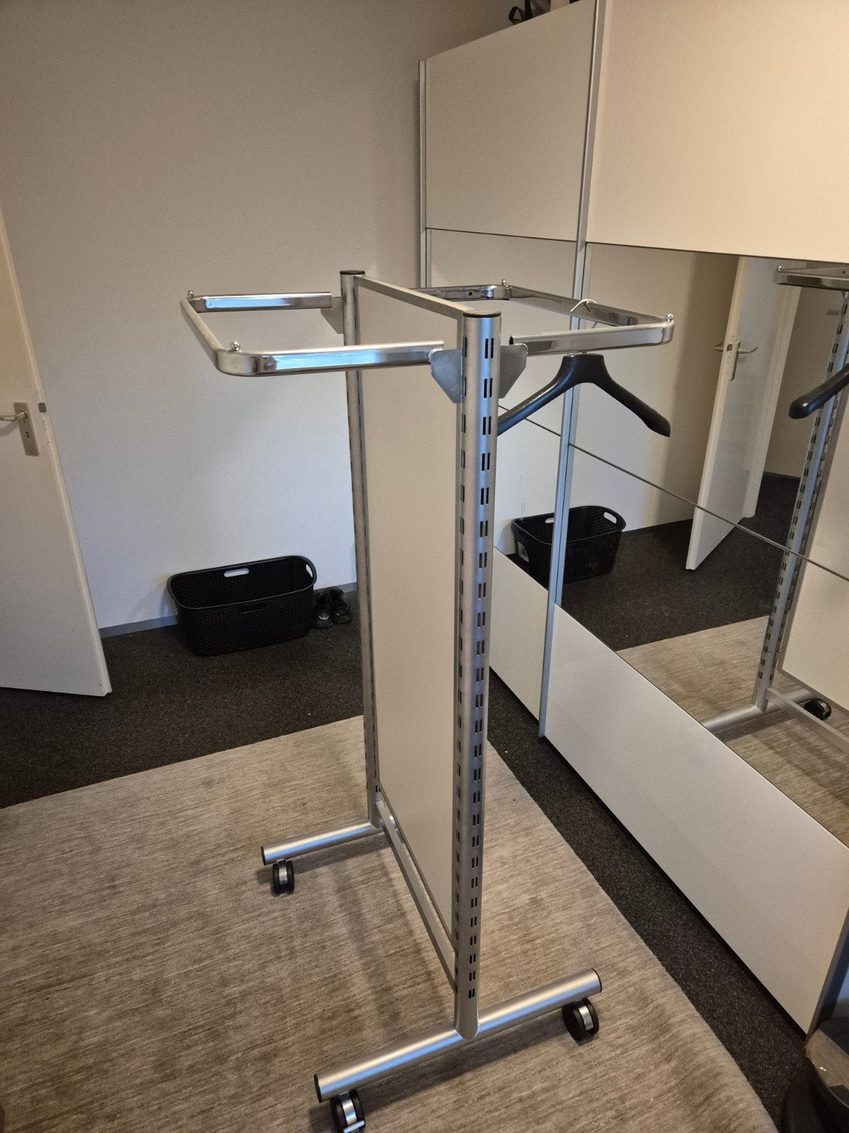 Verrijdbaar kledingrek - Ideaal voor winkel of thuis, Ophalen of Verzenden, Met wielen, Gebruikt
