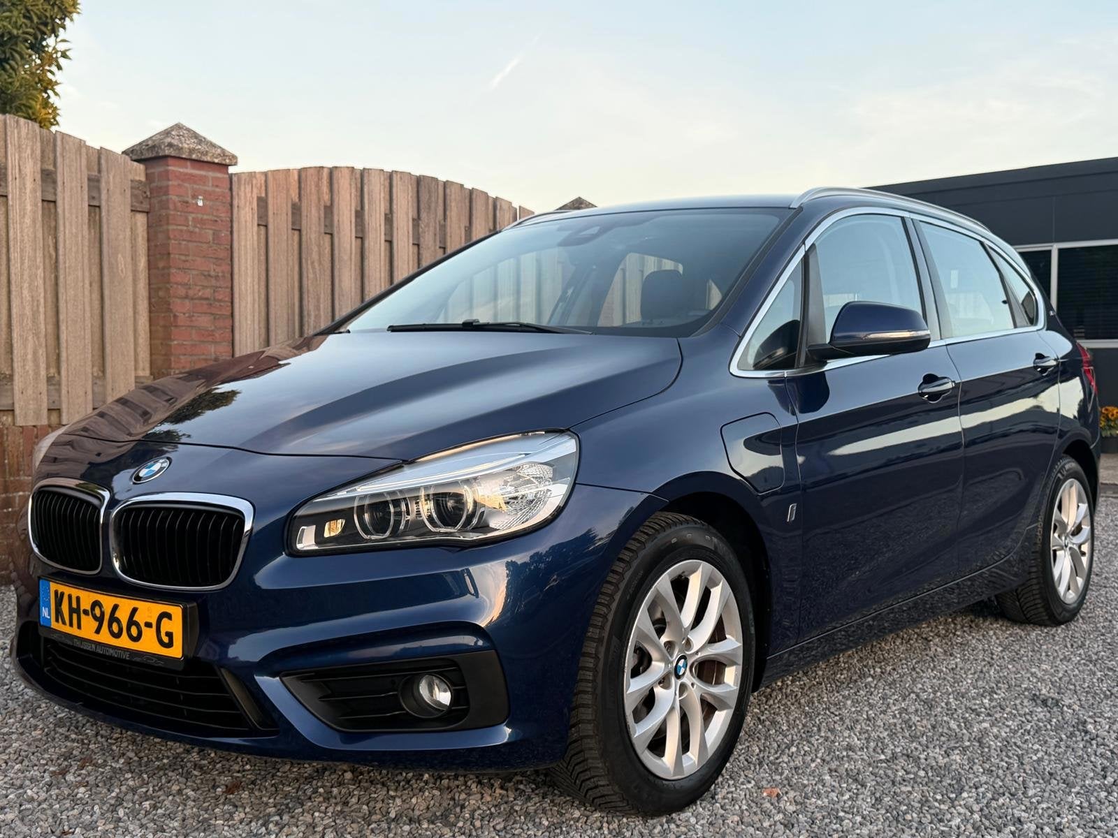 BMW 2-serie Active Tourer 225xe PHEV iPerformance Centennial, Automaat, Dealer onderhouden, Gebruikt, Blauw