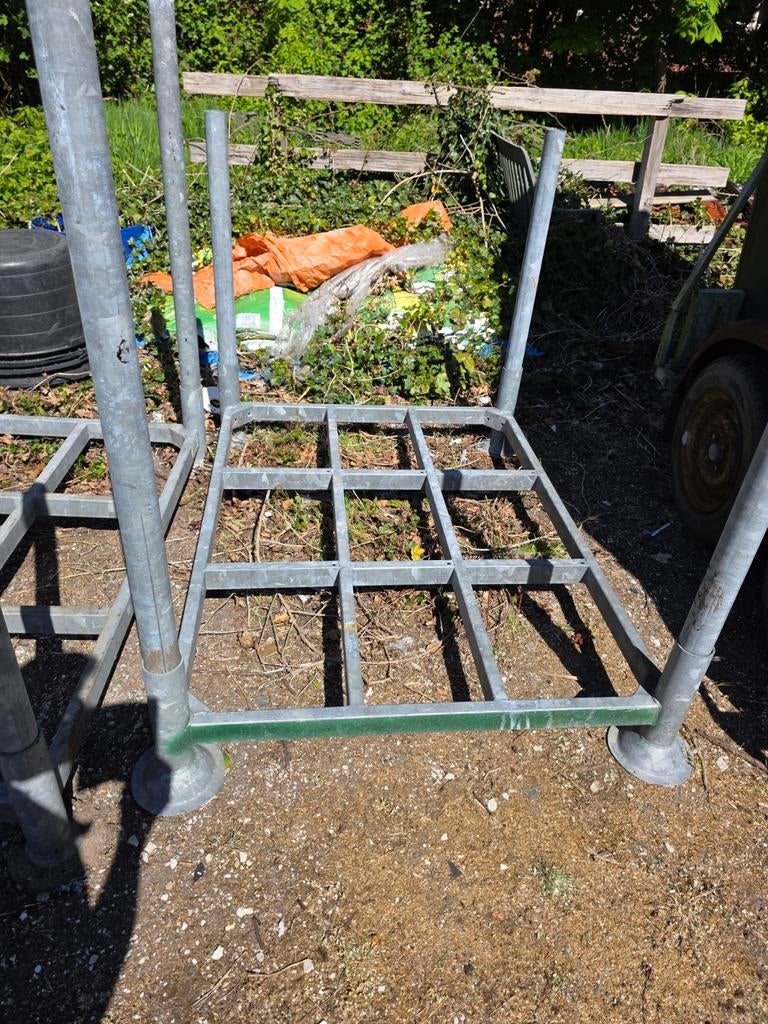 2 stuks Verzinkt Stapelrek / Stapelbok / Manurack, Doe-het-zelf en Verbouw, Transportwagens, Zo goed als nieuw, Overige typen
