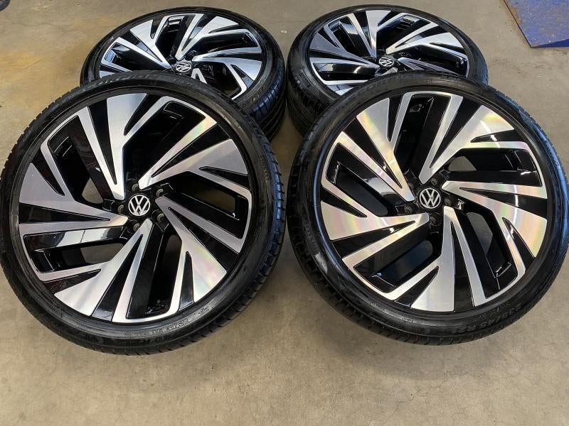 DIV 21 inch originele Narvik velgen VW ID.4 + zomerbanden