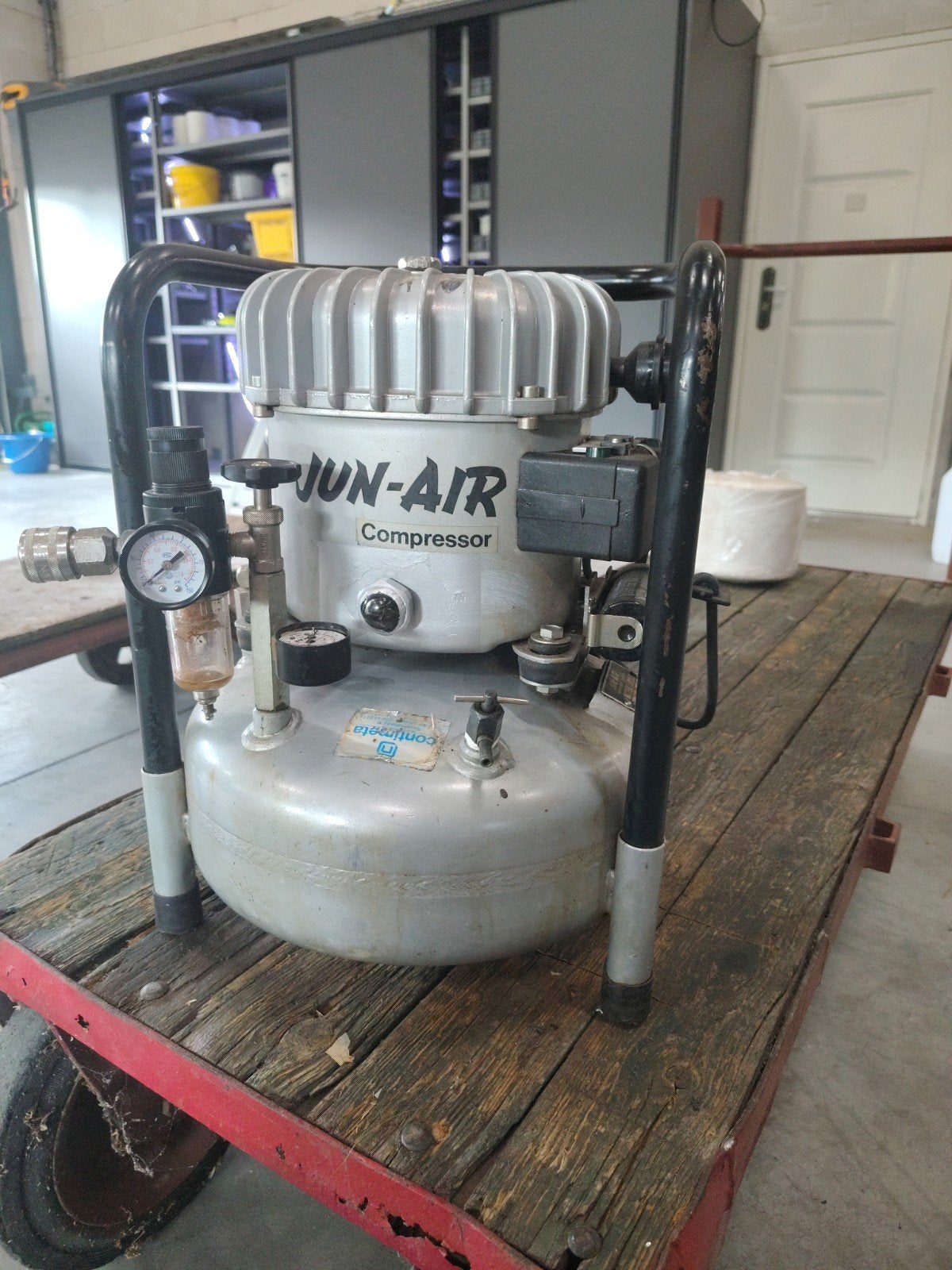 Compressor Jun-AIR 9.5 liter, Ophalen, Gebruikt, 6 tot 10 bar, Minder dan 200 liter/min