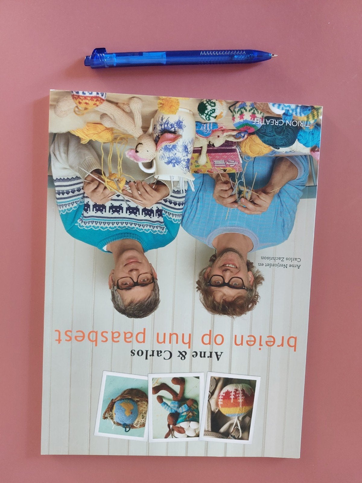 Breien op hun paasbest. Arne & Carlos., Ophalen of Verzenden, Zo goed als nieuw, Breien, Patroon of Boek