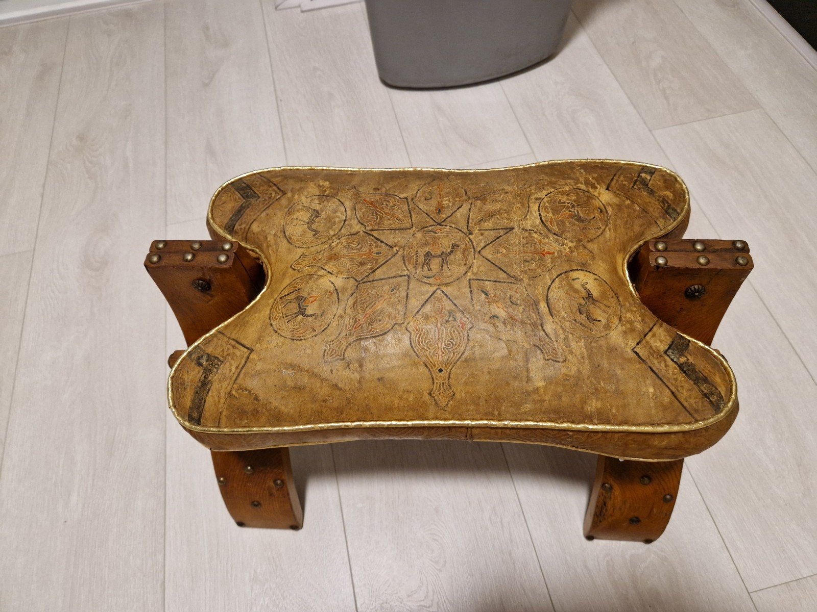 Antiek kamelenkrukje., Ophalen of Verzenden