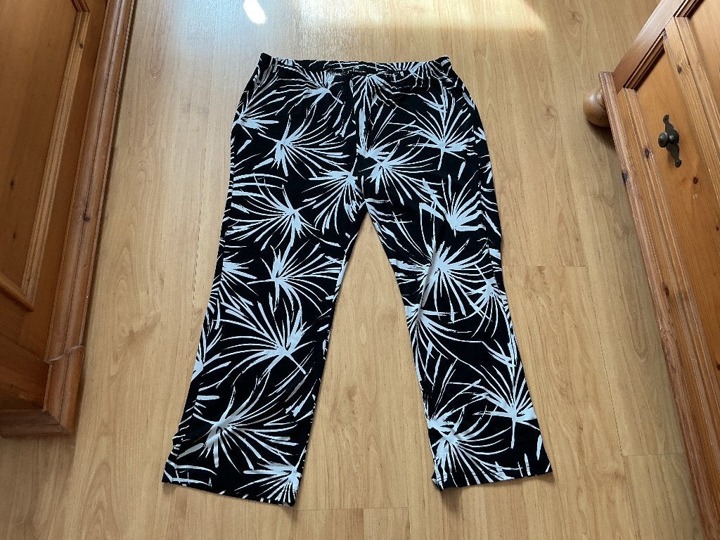 Zwarte/witte broek van Yoek. Maat xl= 50, Yoek, Zwart, Maat 46/48 (XL) of groter, Ophalen of Verzenden