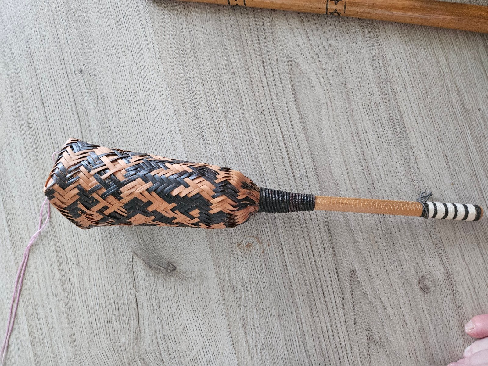 Unieke handgemaakte rammelaar van bamboe en rotan, Ophalen of Verzenden, Zo goed als nieuw, Overige soorten