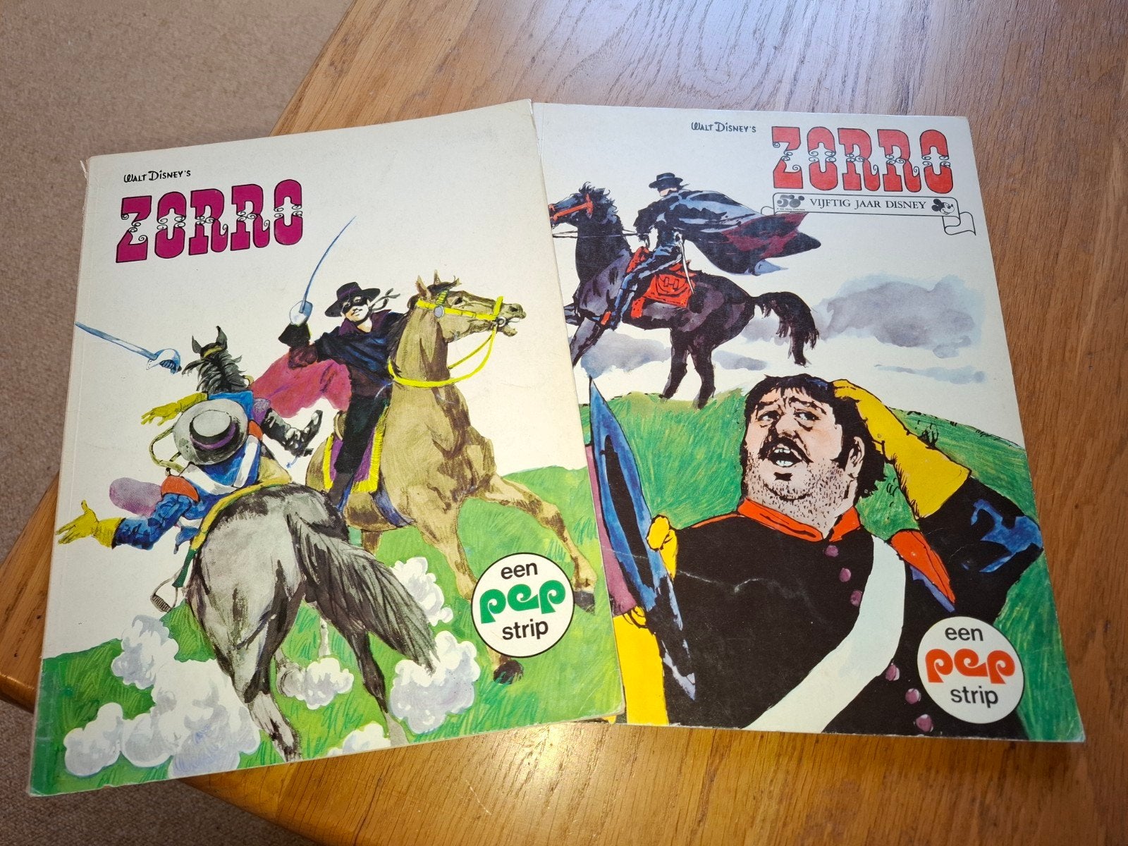 Zorro Pep Strip Deel 1 & 2 - Walt Disney, Gelezen, Walt Disney, Ophalen of Verzenden, Meerdere stripboeken