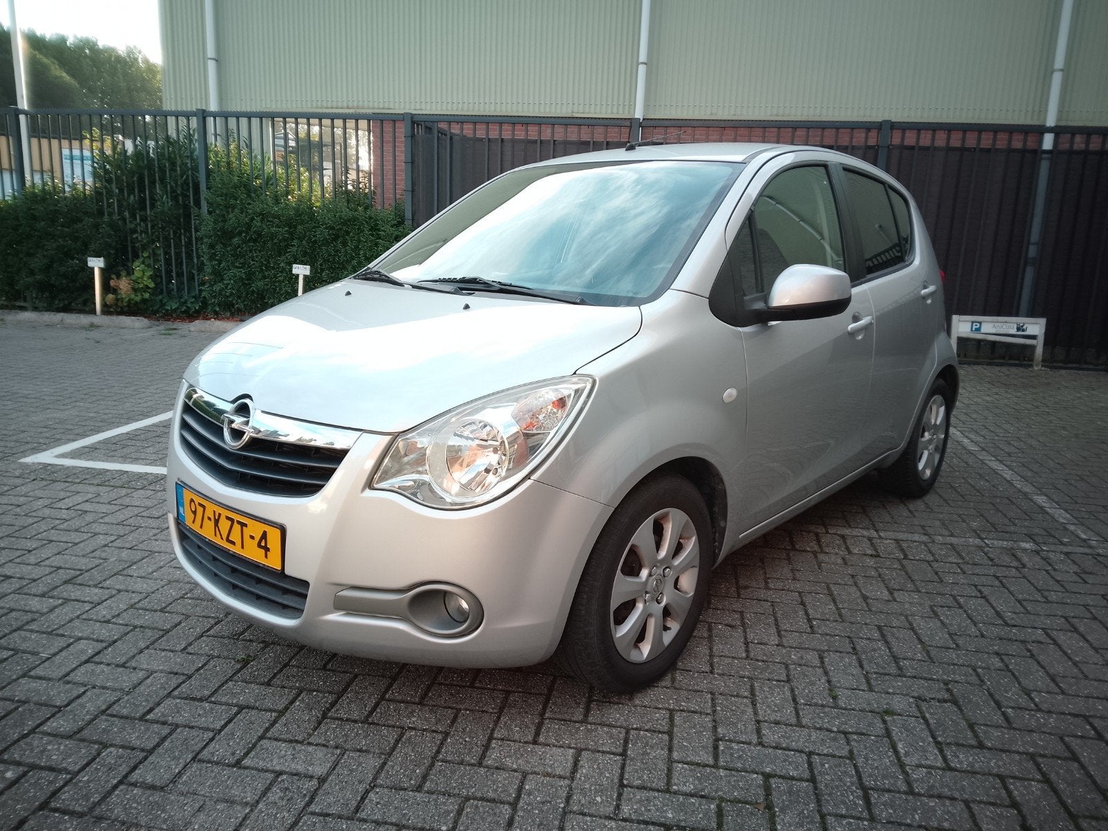Opel Agila 1.2 16V Edition, Trekhaak & Airco, Lage km-stand