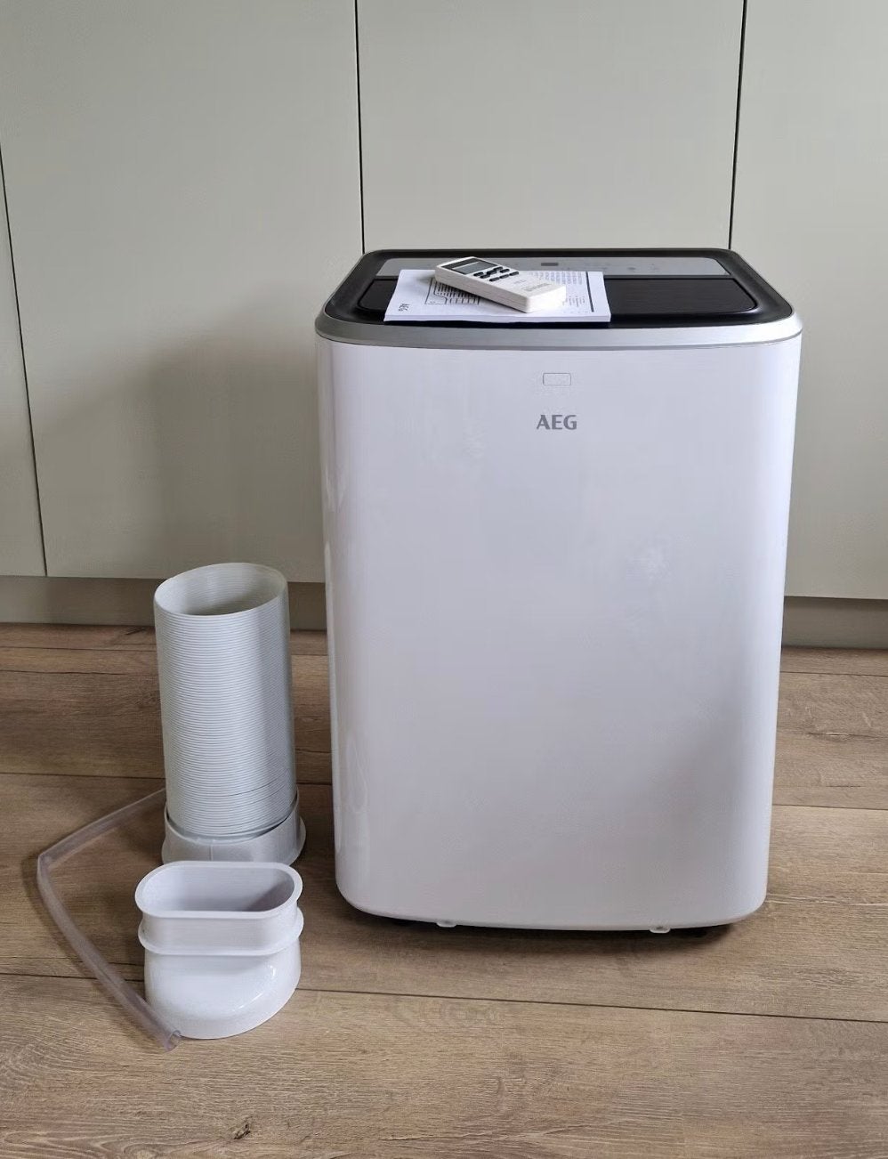AEG Mobiele Airco 9000 BTU AXP26U338CW - IJskoud en Compleet, Witgoed en Apparatuur, Airco's, Minder dan 60 m³, 3 snelheden of meer